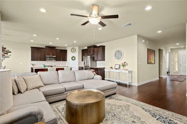 Foto del edificio - 17621 Silent Harbor Loop