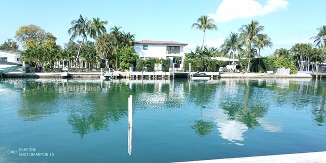 Foto del edificio - 1725 Calais Dr