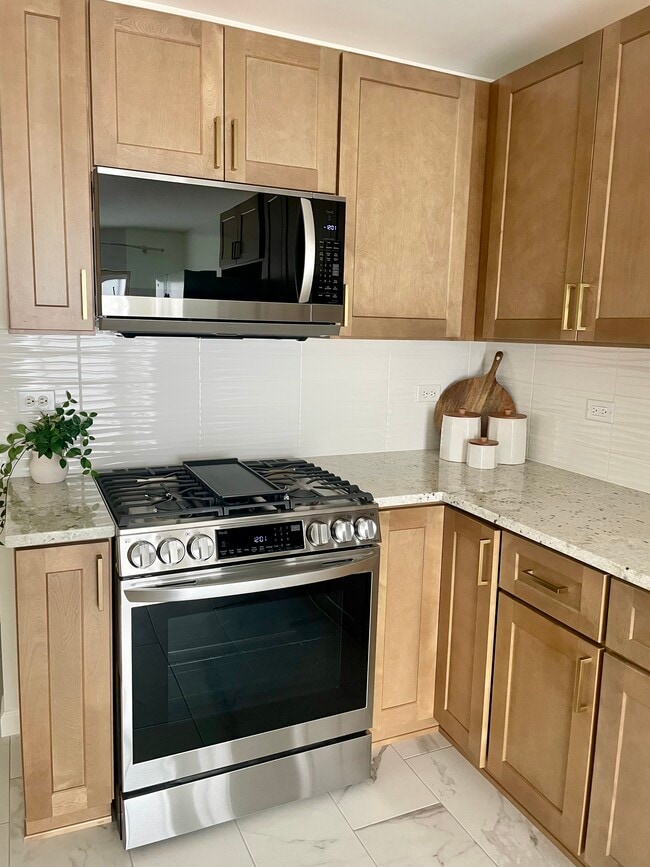 Kitchen (1st Floor) - 16180 Apple Ln