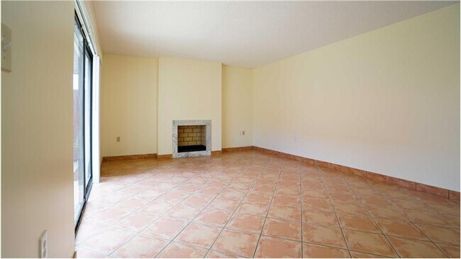 Building Photo - 3300 Meridian Way S