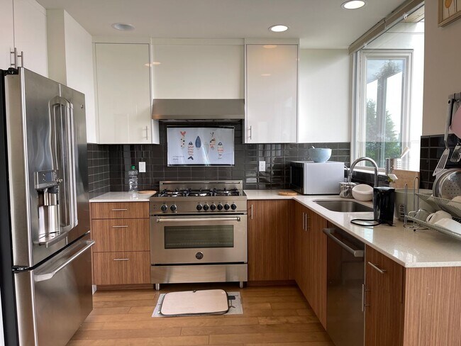 Foto del edificio - CLICK "REQUEST A TOUR" NOW!