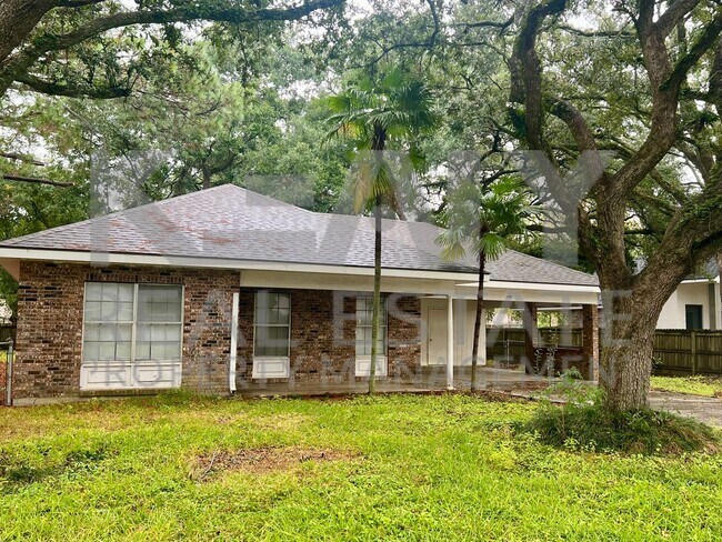 Building Photo - 4 bedroom home right by Lafayette High Sch...