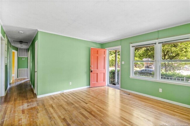 Building Photo - 2815 Skycrest Dr