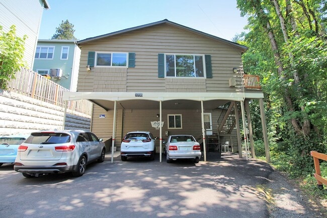 Building Photo - 3736 SW 10th Ave