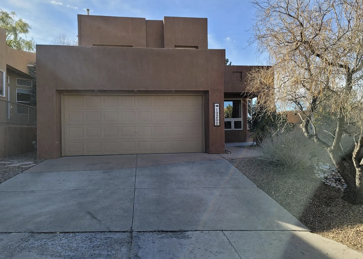 Foto principal - 13200 Bighorn Rd NE