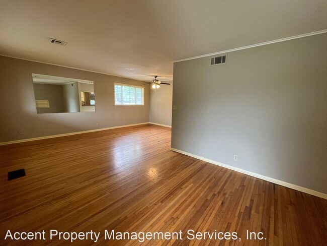 Foto del edificio - 3 br, 1.5 bath House - 2918 S. Hudson Place