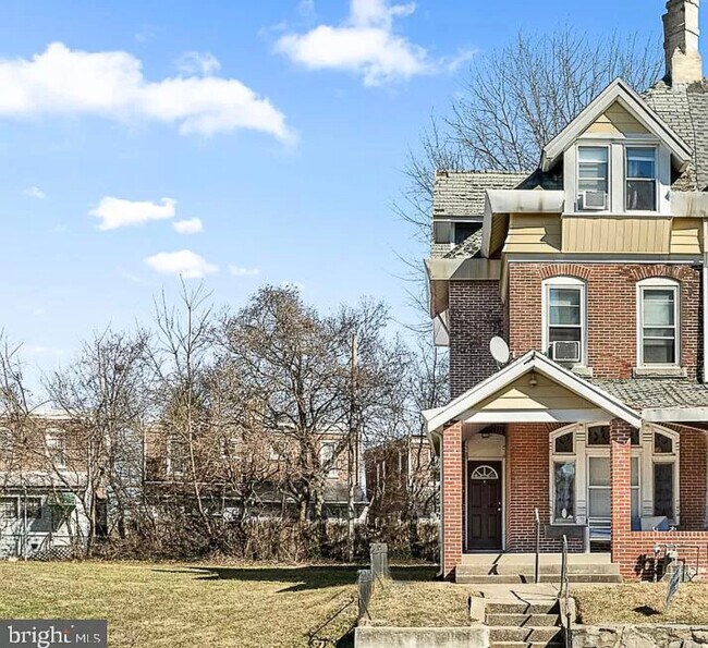 Foto del edificio - 1715 Providence Ave