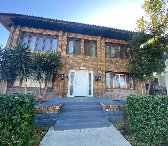 Foto del edificio - 601 S Main St