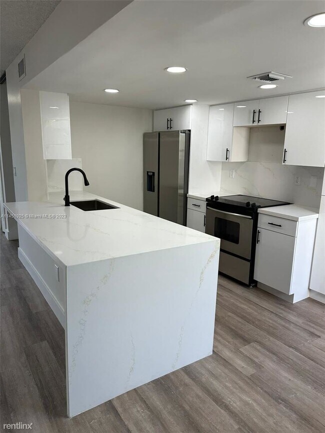 Foto del edificio - 2 br, 2 bath Condo - 9735 NW 49th Ter # 414
