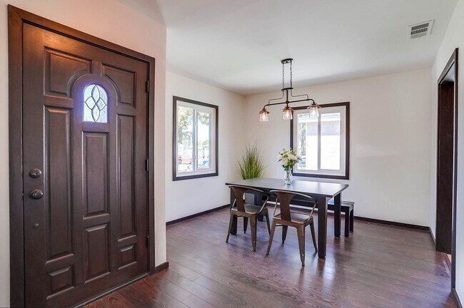 Entry - 3628 Ladoga Ave