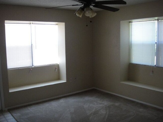 Foto del edificio - AVAILABLE MID JANUARY!