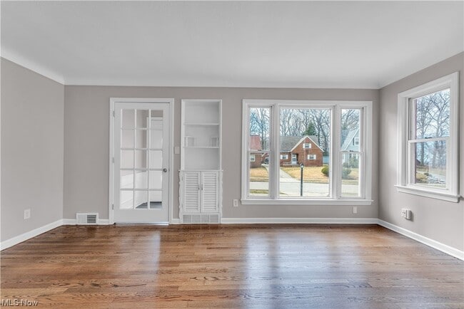 Building Photo - 25180 Chatworth Dr