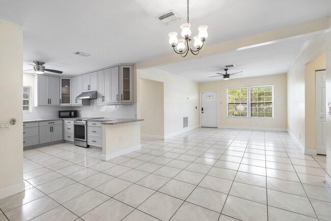 Foto del edificio - 6130 Edwards Rd