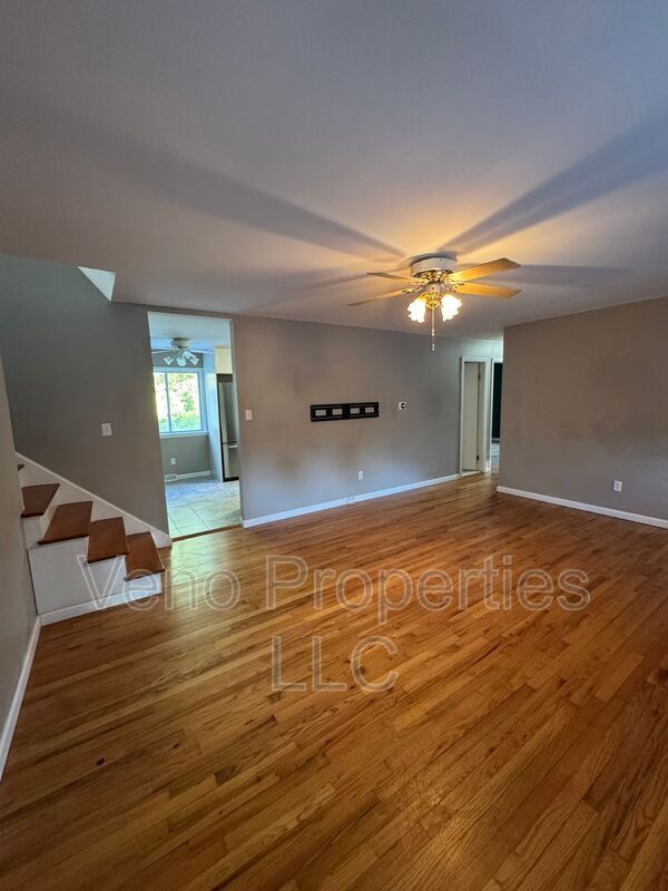 Foto del edificio - 72 Hathorn Blvd