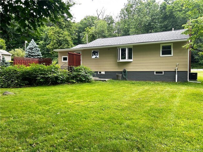 Building Photo - 14 Strawberry Hill Ln