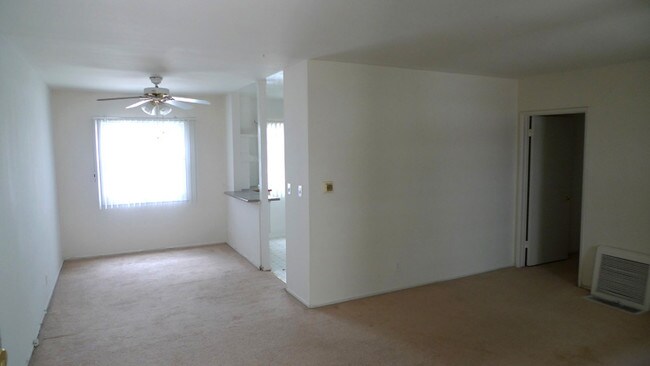 Foto del edificio - 4706-4708 Kester Ave