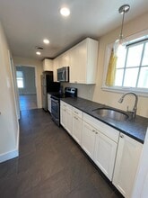 Building Photo - 33 Pine St