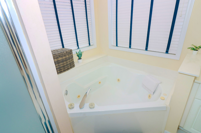 Foto del edificio - 1784 Clayhill Pointe SW