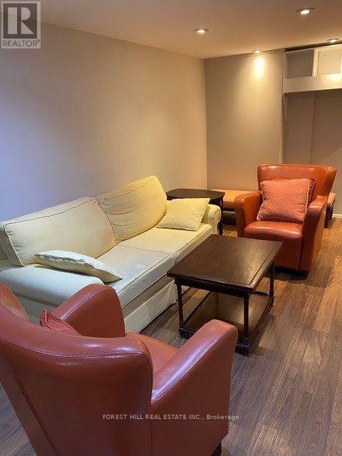 Building Photo - 105 Balmoral Ave