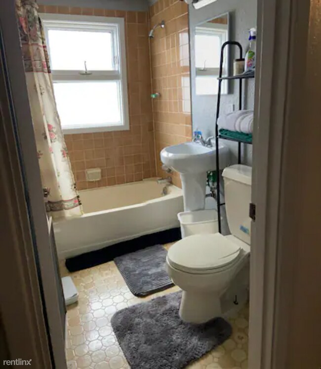 Foto del edificio - 4901 Roger Dr