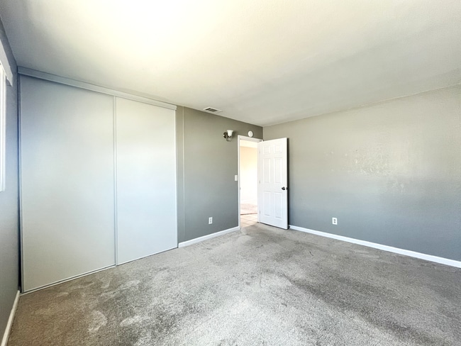 Building Photo - RV T 3761