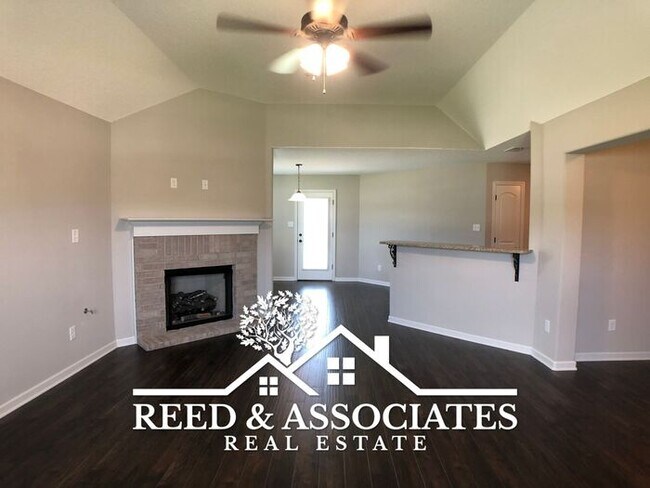 Building Photo - 4 Bedroom in Cordova!