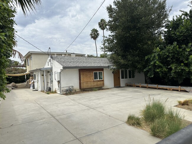 Building Photo - 4909 Gaviota Ave