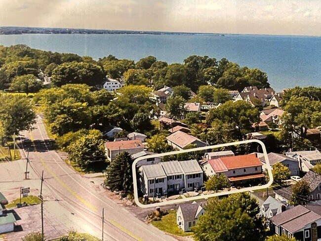Building Photo - 1023 West Dr