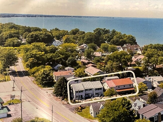 Building Photo - 1023 West Dr