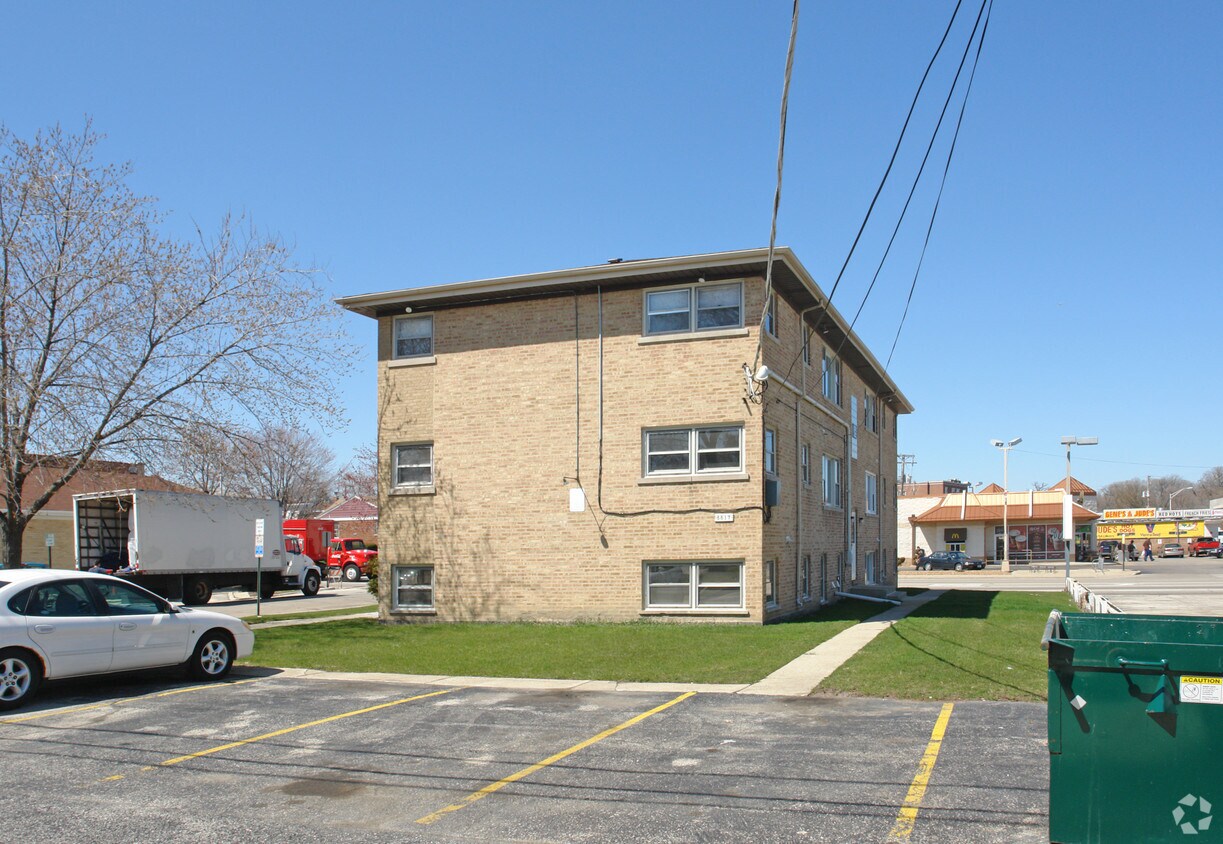 Foto del edificio - 8817 Grand Ave