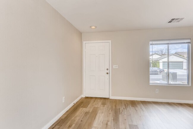 Foto del edificio - Beautiful 3 bedroom, 2.5 bath 2 story home!
