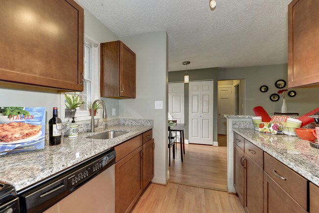 Cocina 2 - 1618 W Abingdon Dr