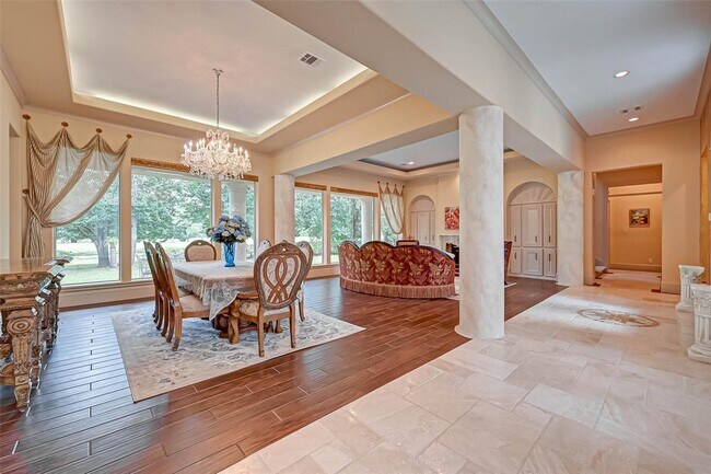 Foto del edificio - 16810 Southern Oaks Dr