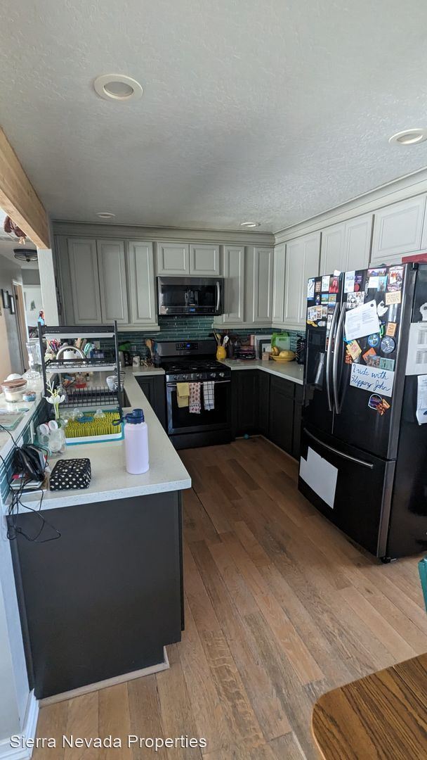 Foto del edificio - 3 br, 1.5 bath House - 655 W. Fifth St.