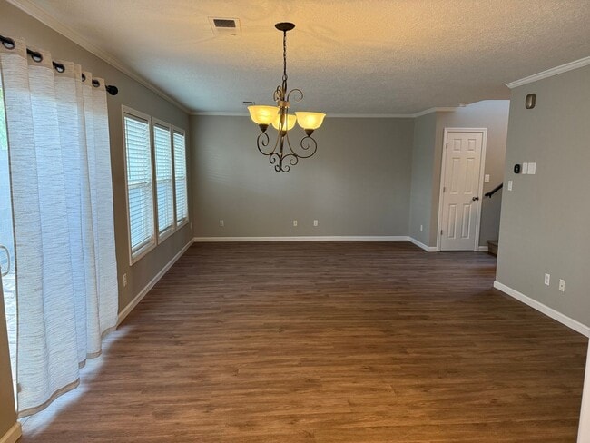 Building Photo - Great Location Near Altura Park