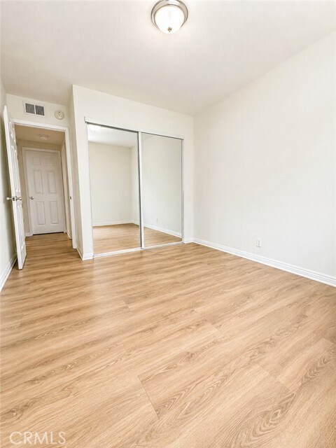 Building Photo - 10636 Woodley Ave