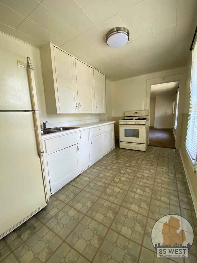 Building Photo - 1247 Quarry Ave NW