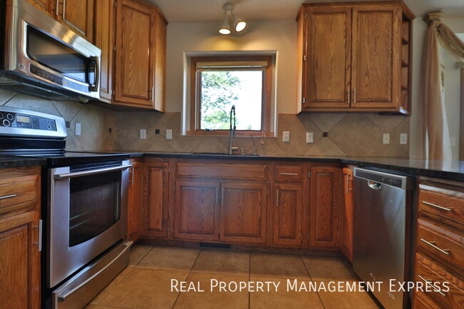 Foto del edificio - Stunning 5 Bedroom 3 Bath Home in South East Sioux Falls