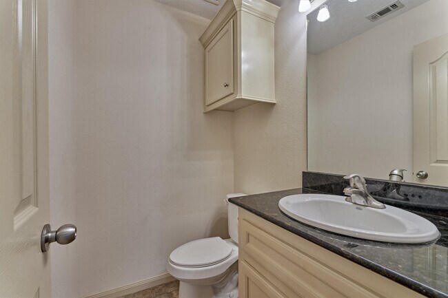 Foto del edificio - 13511 Summer Hill Dr