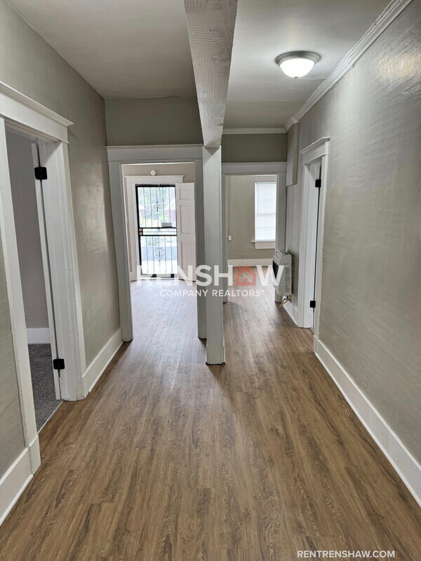 Building Photo - 919 N Willett St