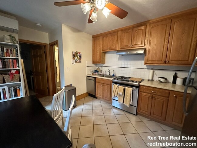 Building Photo - 5 Phillips St