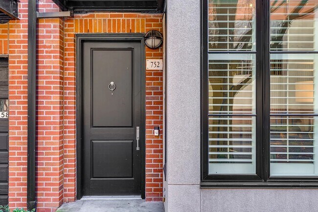 Foto del edificio - 752 NW 12th Ave