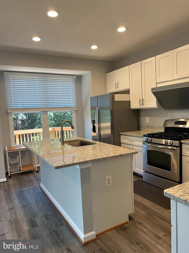 Foto del edificio - 21772 Brondesbury Park Terrace