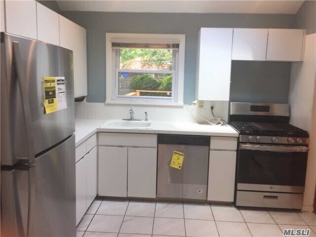 Foto del edificio - 227 Halsey Ave