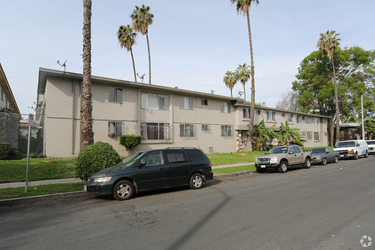 Primary Photo - Coco Capri Apartments