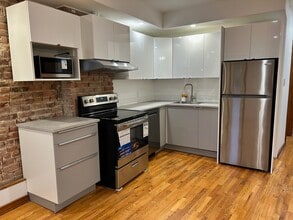 Building Photo - 4277 Rue Saint-Jacques