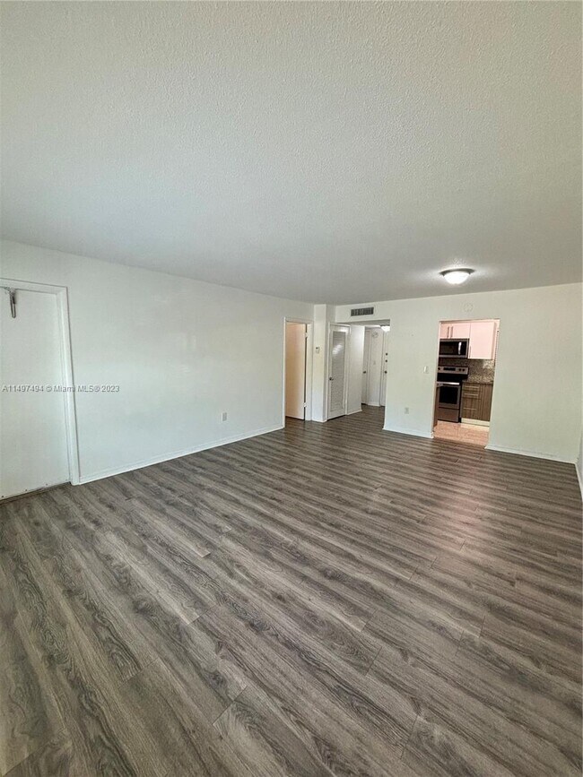 Building Photo - 7470 Miami Lakes Dr