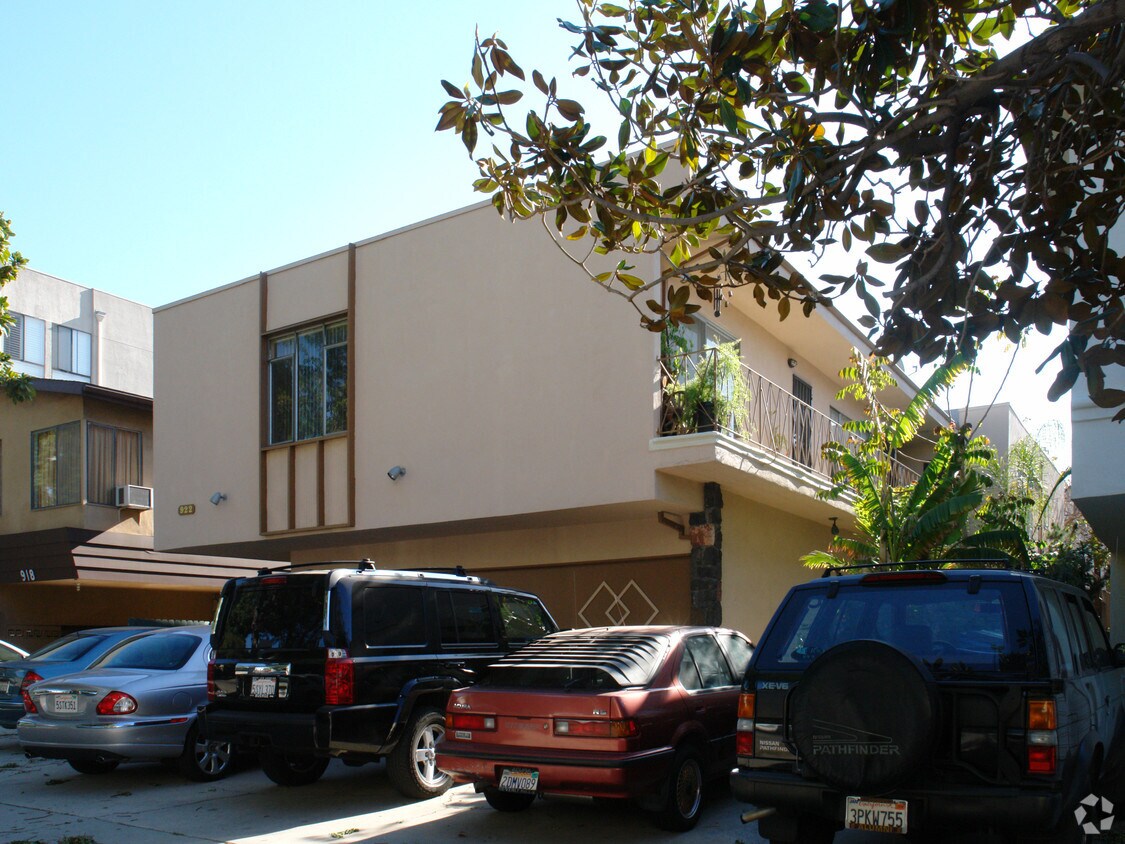 Building Photo - 922 S Bedford St