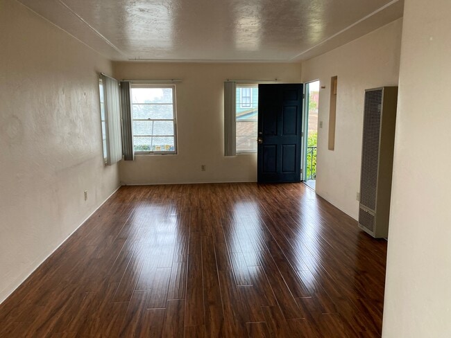 Foto del edificio - 2570 B St