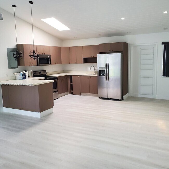 Foto del edificio - 326 NE 118th St